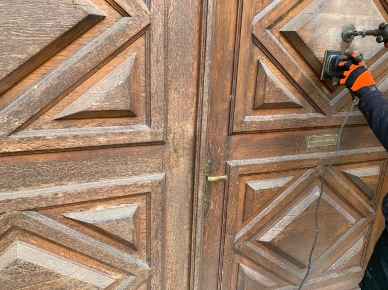 Avant rénovation porte bois ancienne — décapage et peinture Limoges Chardelin Renov