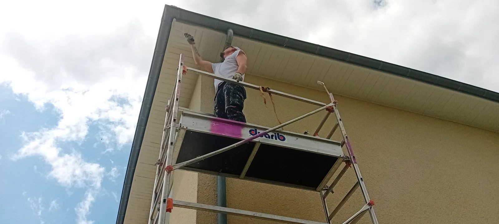 Artisan couvreur en intervention sur bardage et soffit — Limoges Chardelin Renov
